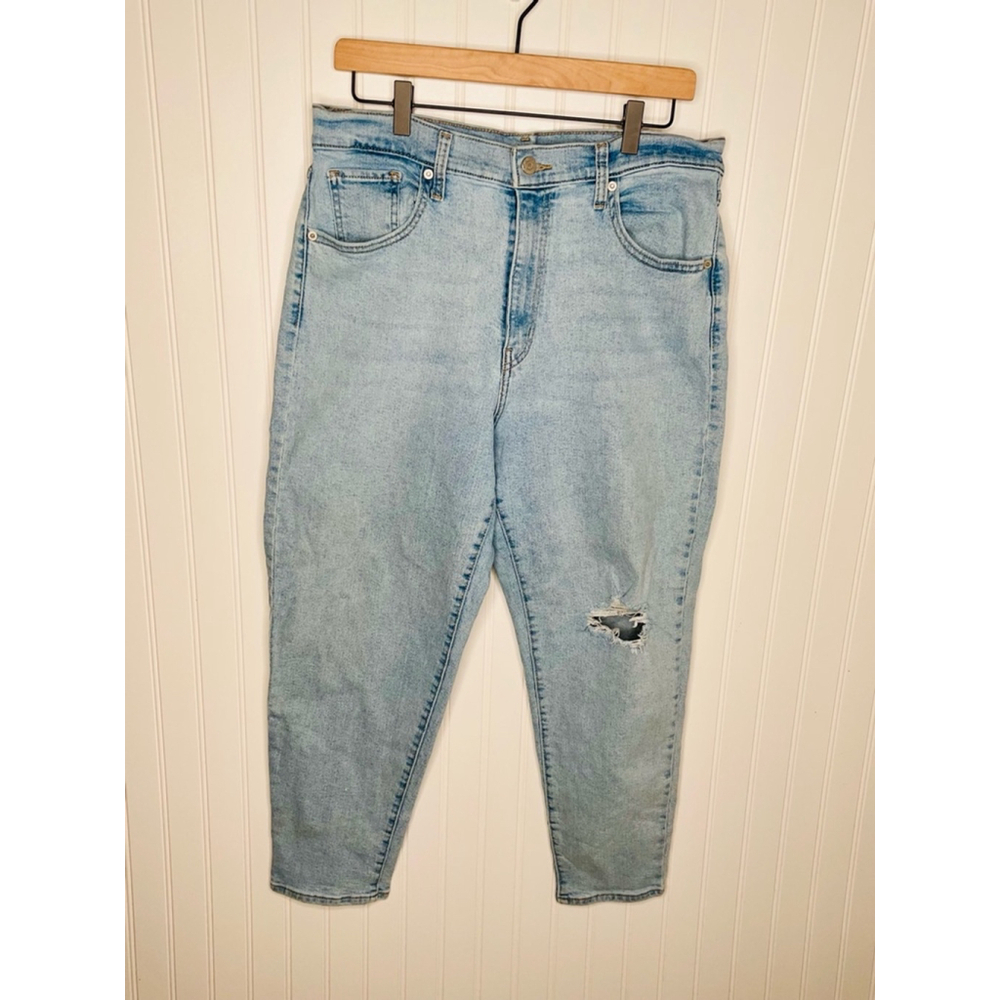 Women's Levi's Mom Jeans Size 32 Light Blue Denim